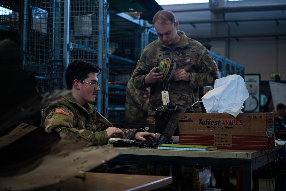 12th CAB Soldiers perform 500-hour phase maintenance on AH-64E Apache