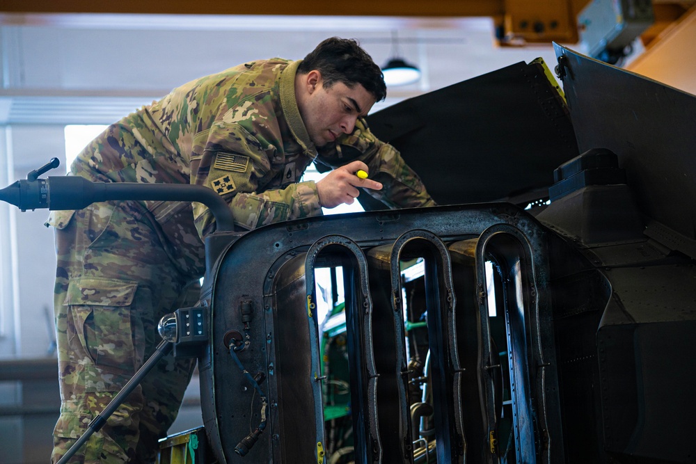 12th CAB Soldiers perform 500-hour phase maintenance on AH-64E Apache