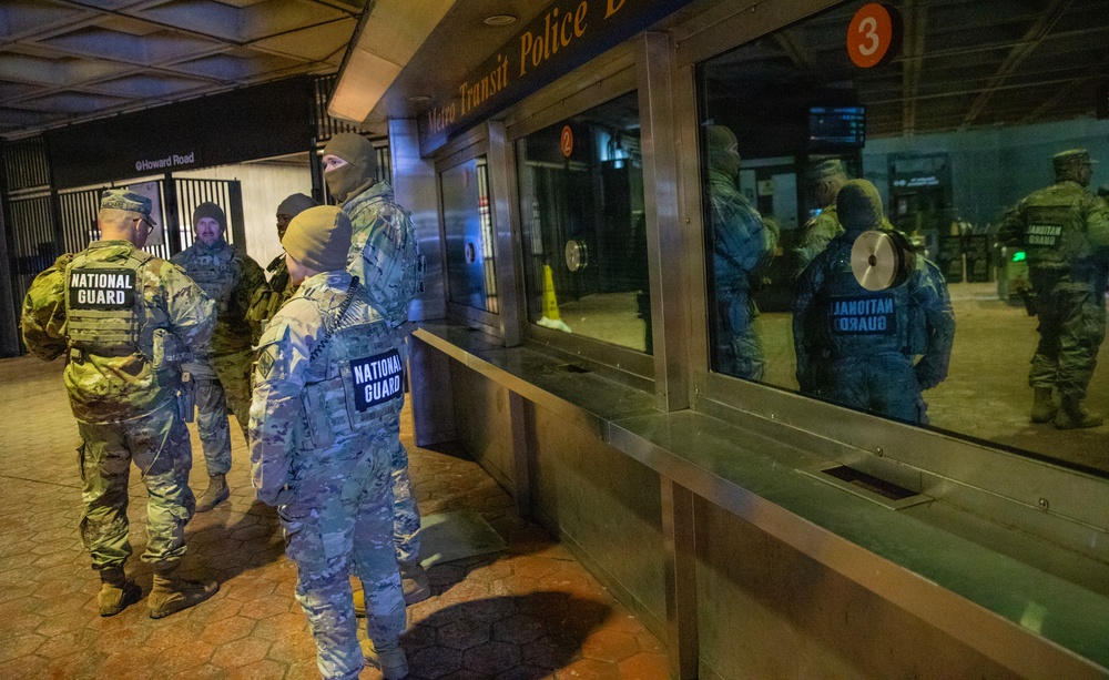 Brig. Gen. Blanchard Visits Soldiers in Patrolling in DC