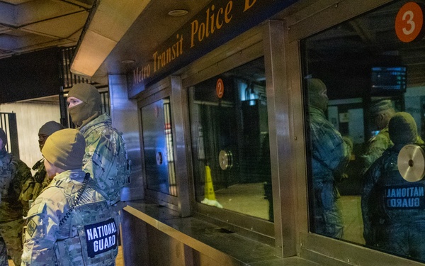 Brig. Gen. Blanchard Visits Soldiers in Patrolling in DC