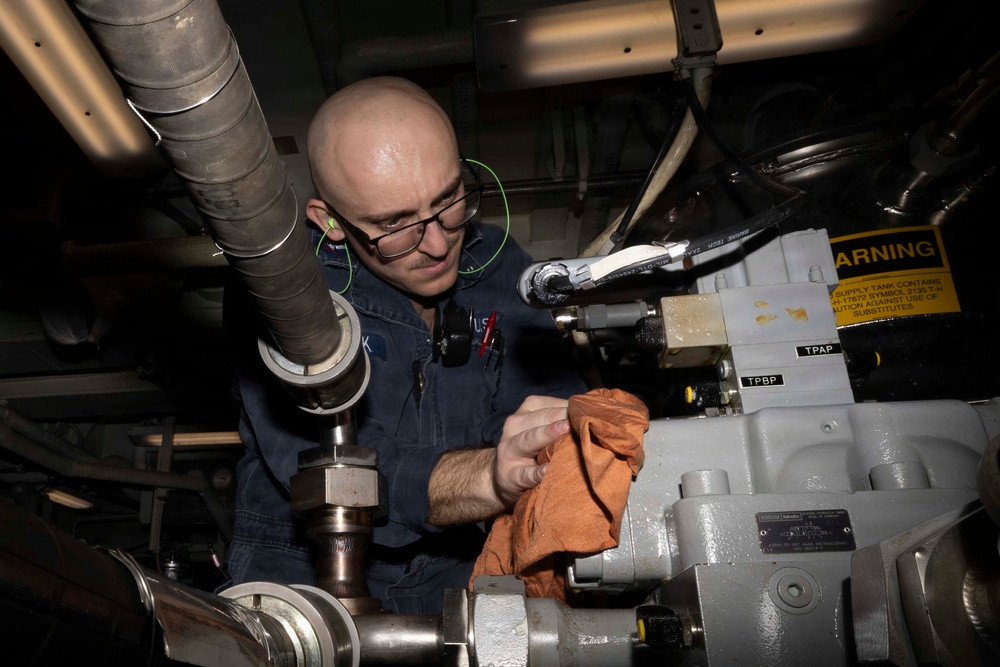 USS Michael Murphy conducts routine operations