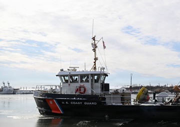 Coast Guard Aids to Navigation Team Baltimore conducts winter ice operations in Maryland