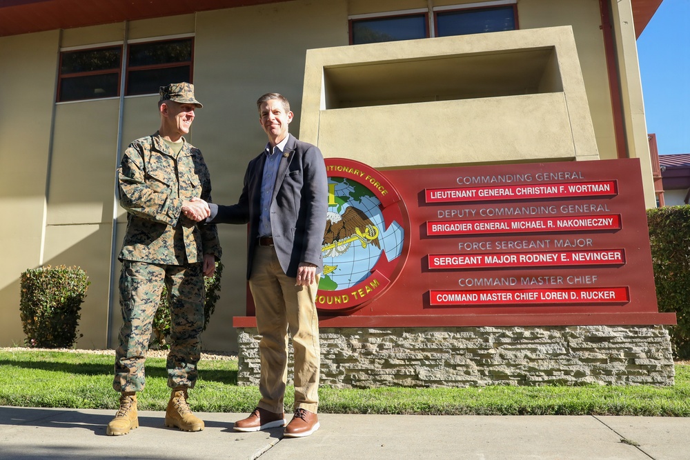 Commanding General, I Marine Expeditionary Force, meets with Congressman Mike Levin