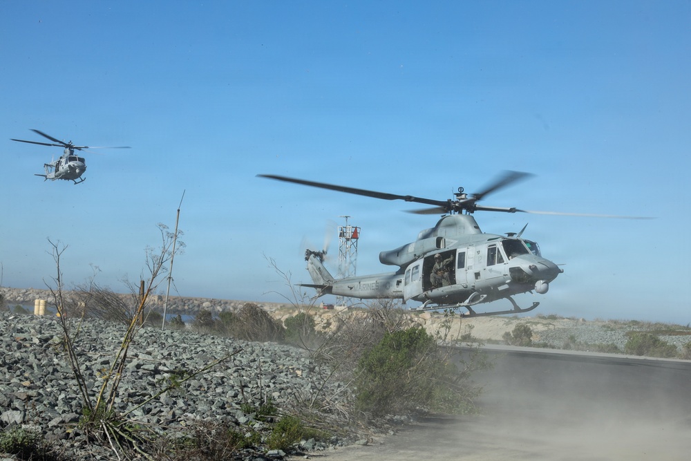 Commanding General, I Marine Expeditionary Force, meets with Congressman Mike Levin
