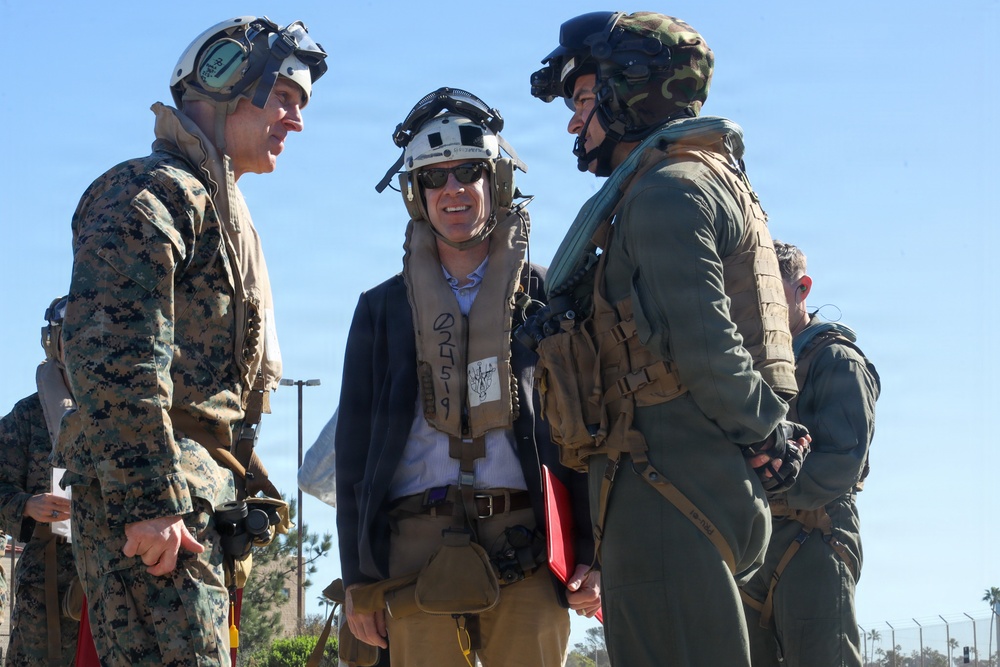 Commanding General, I Marine Expeditionary Force, meets with Congressman Mike Levin