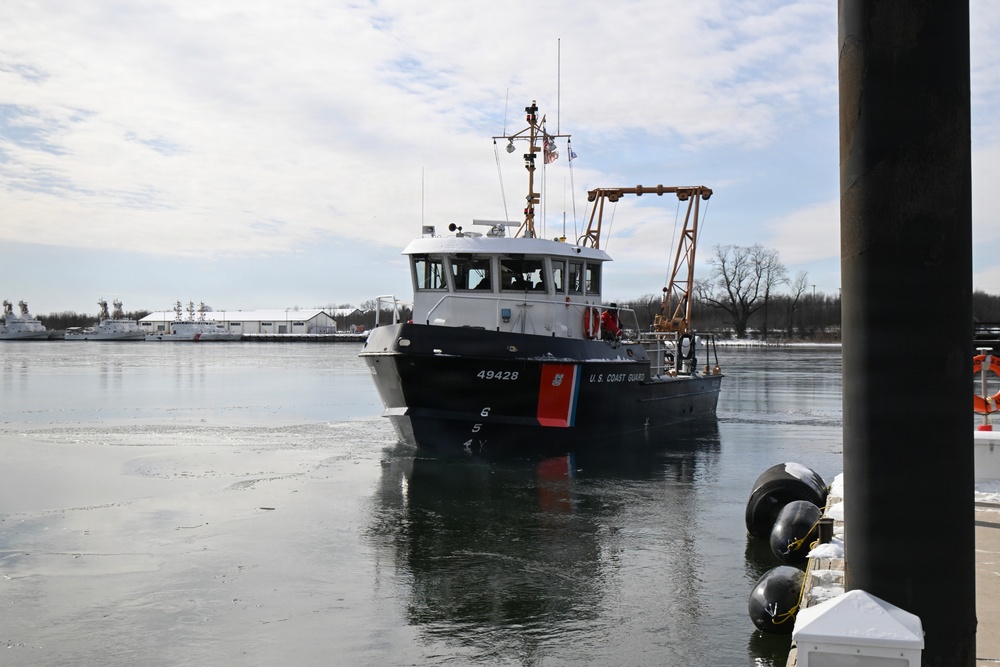 Coast Guard Aids to Navigation Team Baltimore conducts winter ice operations in Maryland