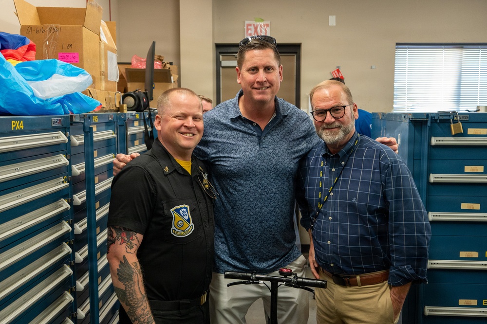 NAVSUP FLC San Diego CO Visits El Centro and Blue Angels