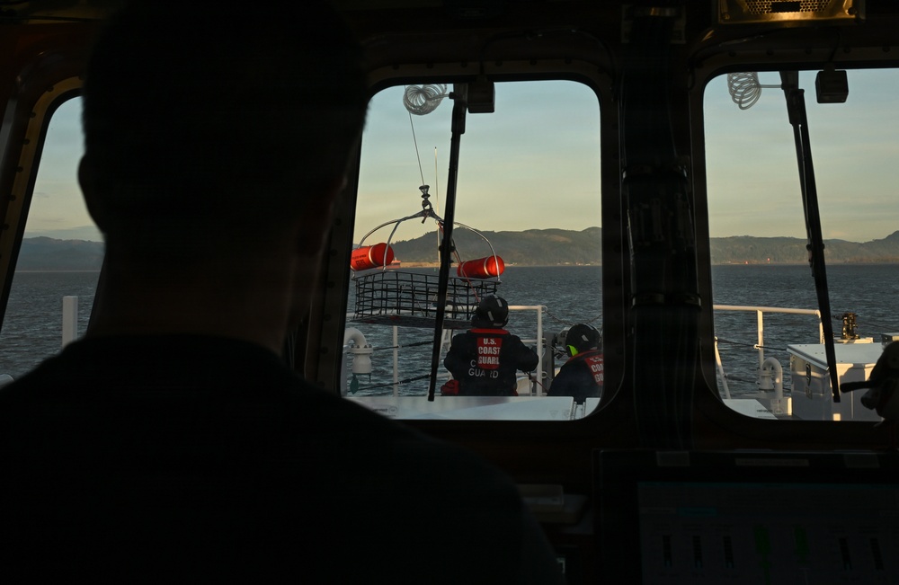 Sentinel-class USCGC Florence Finch trains with the U.S. Army 160th Special Operations Aviation Regiment (SOAR) “Night Stalkers”