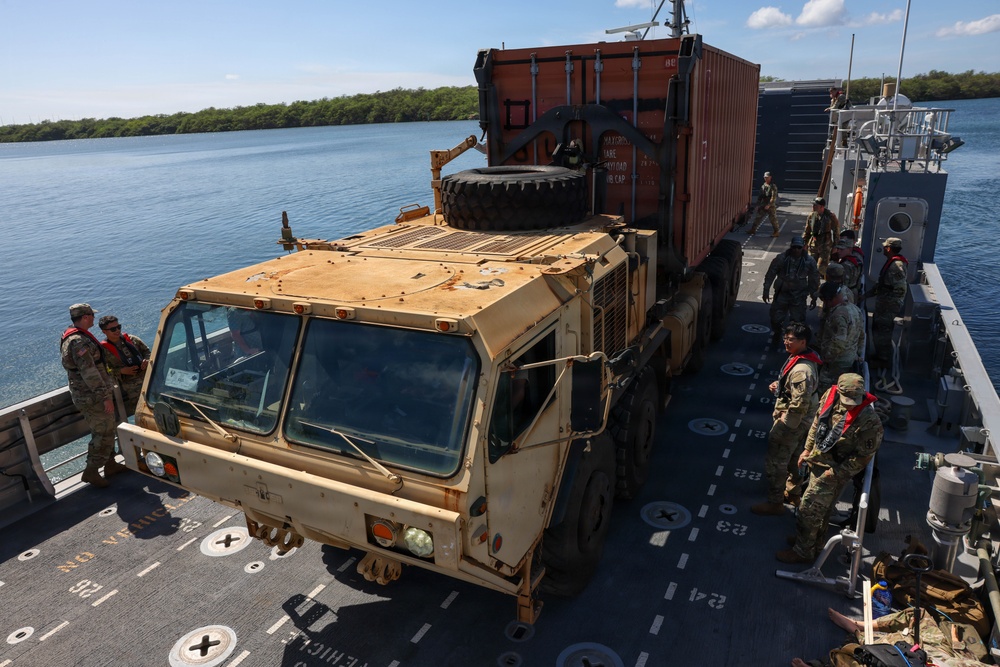Army Medics Train Maritime Casualty Evacuation Off Coast of Hawaii