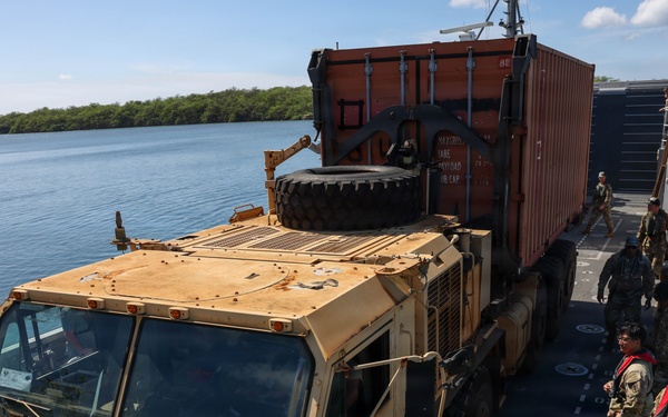 Army Medics Train Maritime Casualty Evacuation Off Coast of Hawaii