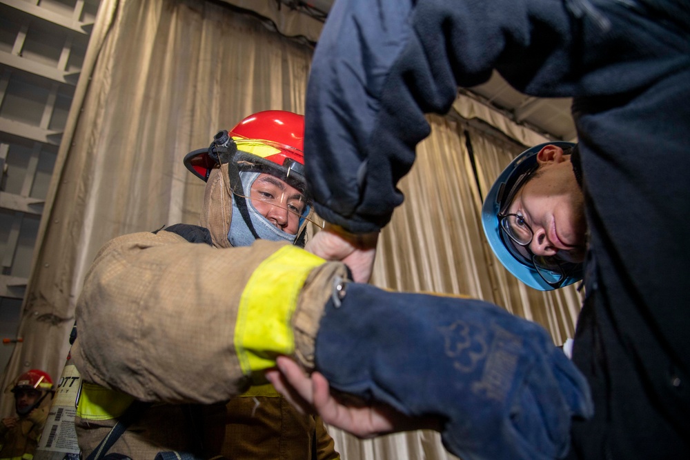 USS Carl Vinson (CVN 70) Daily Operations