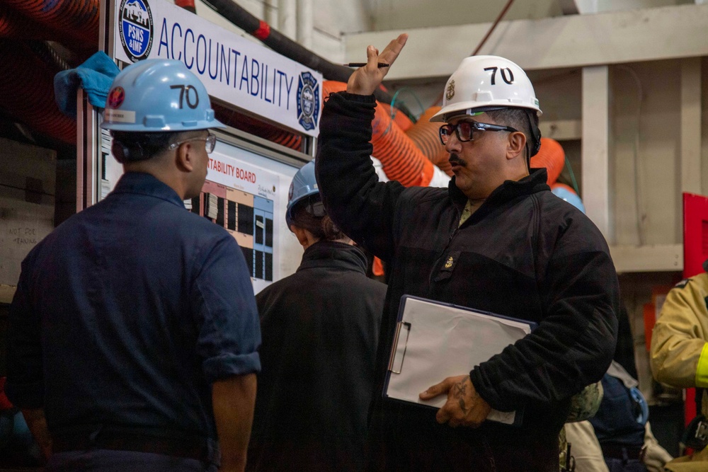 USS Carl Vinson (CVN 70) Daily Operations