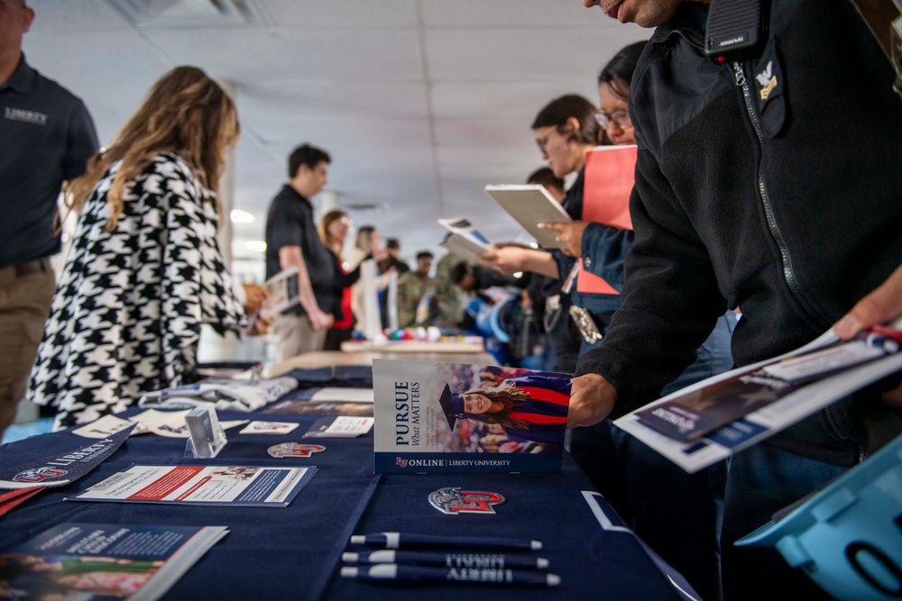 USS Carl Vinson (CVN 70) Daily Operations