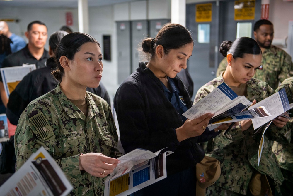USS Carl Vinson (CVN 70) Daily Operations