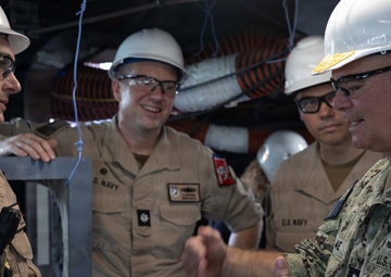 Vice Admiral McLane visits USS William P. Lawrence (DDG 110)