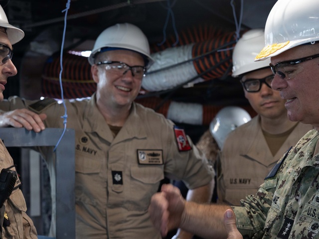 Vice Admiral McLane visits USS William P. Lawrence (DDG 110)