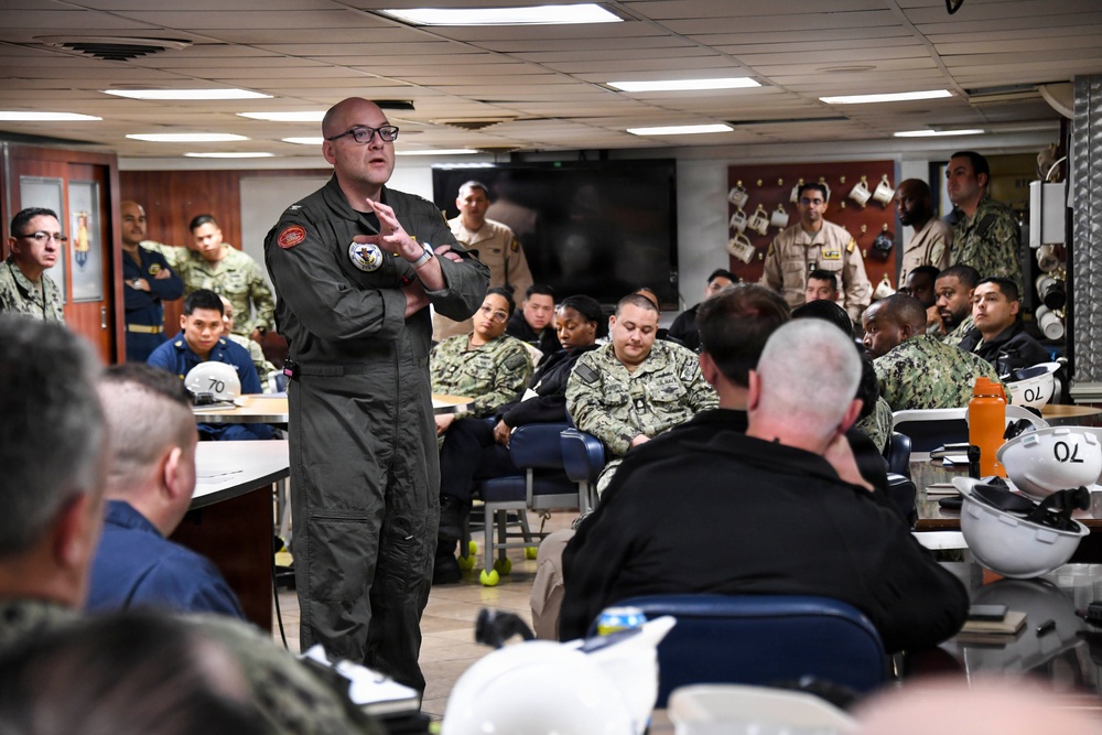 USS Carl Vinson (CVN 70) Daily Operations