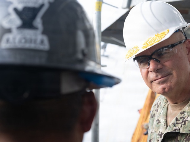 Vice Admiral McLane visits USS William P. Lawrence (DDG 110)