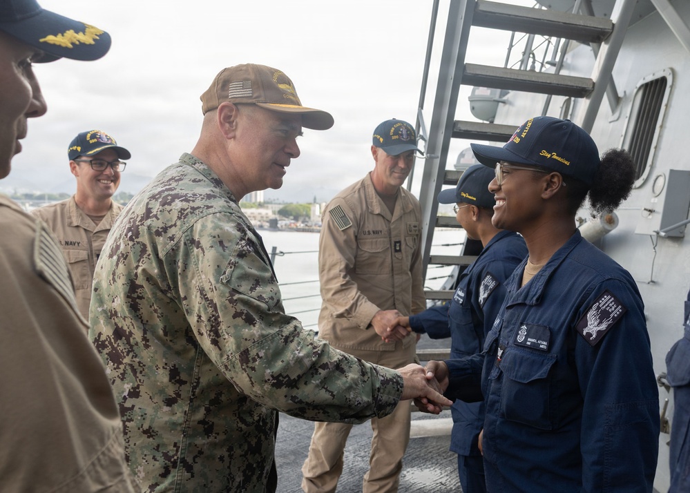 Vice Admiral McLane visits USS Carl M. Levin (DDG 120)