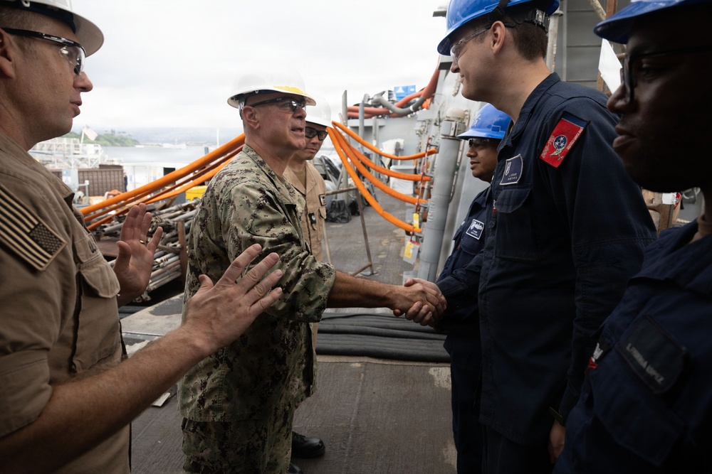 Vice Admiral McLane visits USS William P. Lawrence (DDG 110)