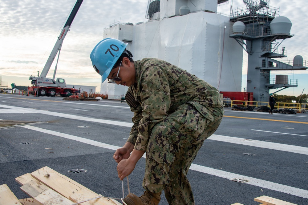 USS Carl Vinson (CVN 70) Daily Operations
