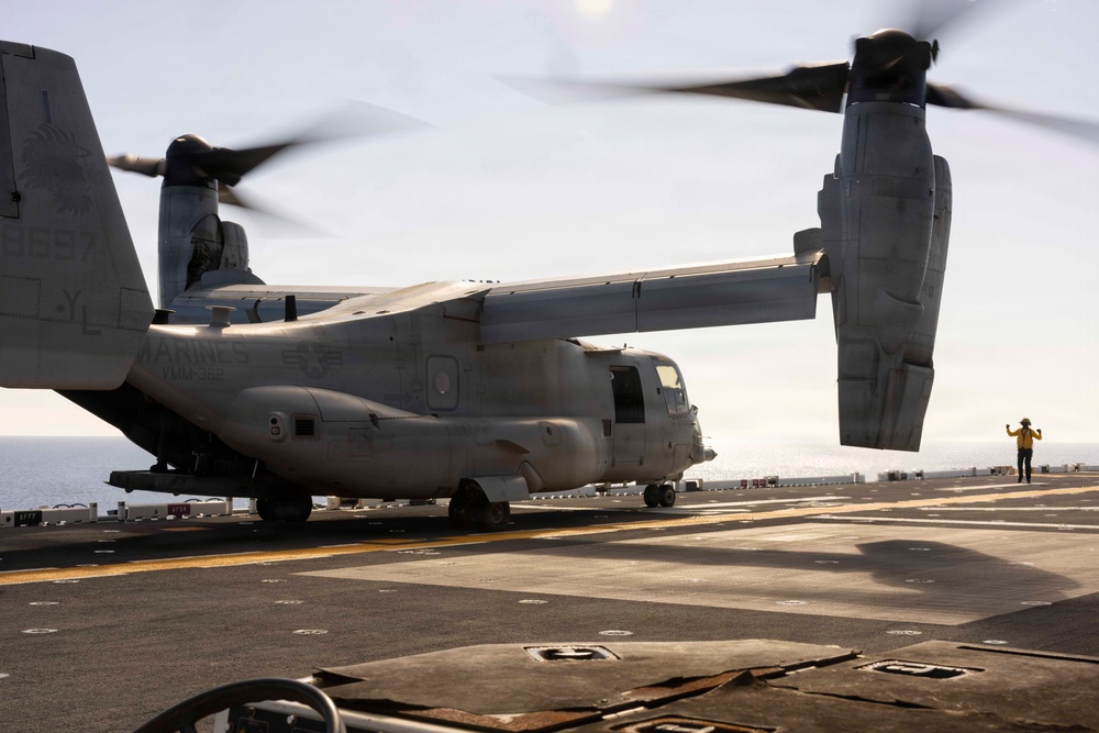 QUART 26.2: I MEF Deputy CG, 3rd MAW CG and Expeditionary Strike Group 3 Commander Visit Marines and Sailors Aboard USS Makin Island