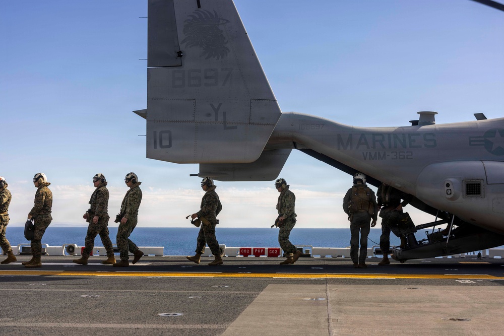 QUART 26.2: I MEF Deputy CG, 3rd MAW CG and Expeditionary Strike Group 3 Commander Visit Marines and Sailors Aboard USS Makin Island