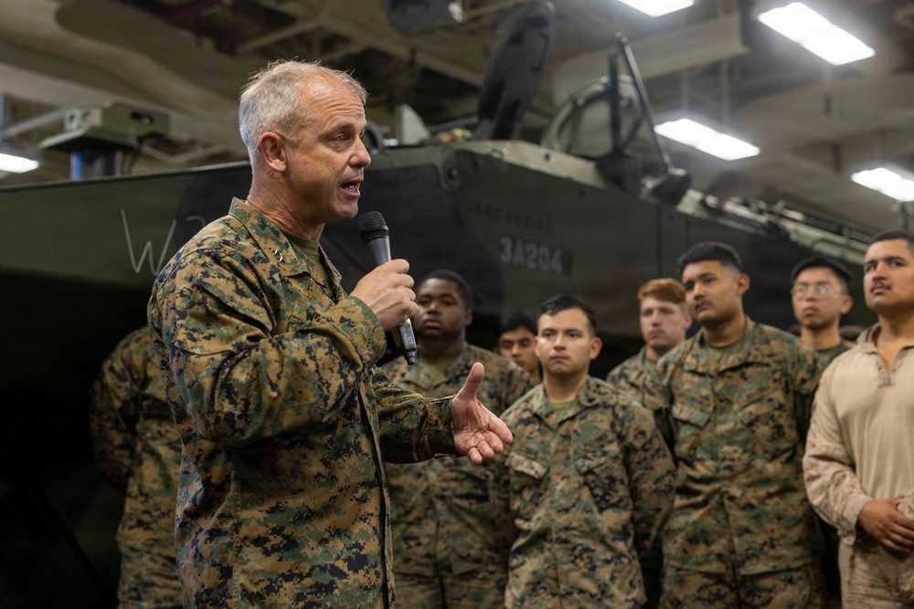 QUART 26.2: I MEF Deputy CG, 3rd MAW CG and Expeditionary Strike Group 3 Commander Visit Marines and Sailors Aboard USS Makin Island