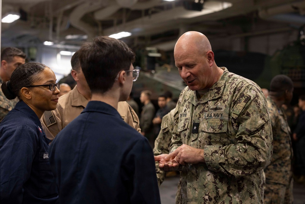 QUART 26.2: I MEF Deputy CG, 3rd MAW CG and Expeditionary Strike Group 3 Commander Visit Marines and Sailors Aboard USS Makin Island