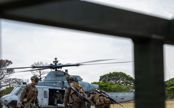 31st MEU | VMM 265 and Det. 18 conduct FARP exercise