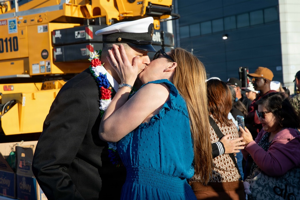 USS Greeneville Returns Home Following Deployment