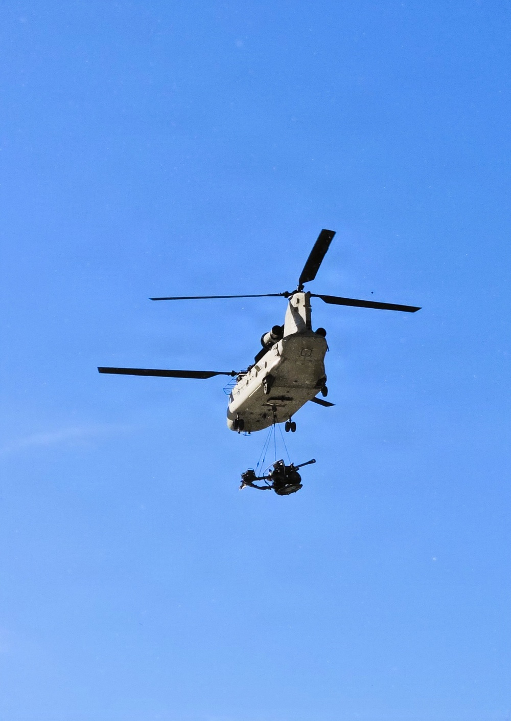 120th Field Artillery Soldiers conduct winter sling-load ops with Black Hawk, Chinook helicopters