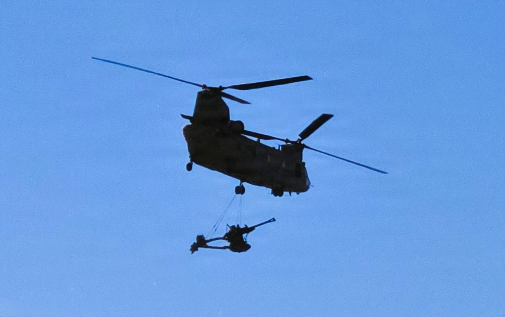 120th Field Artillery Soldiers conduct winter sling-load ops with Black Hawk, Chinook helicopters