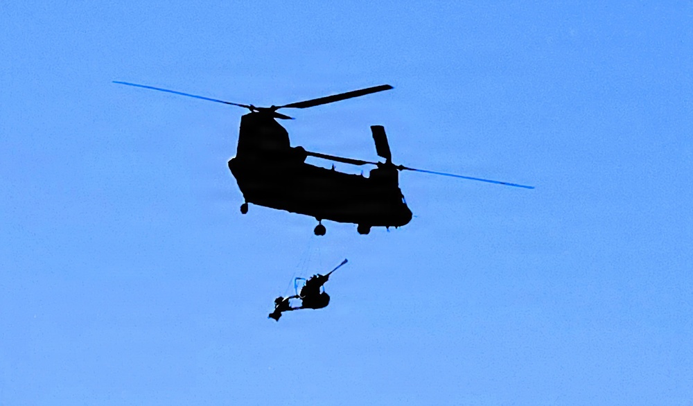 120th Field Artillery Soldiers conduct winter sling-load ops with Black Hawk, Chinook helicopters