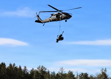 120th Field Artillery Soldiers conduct winter sling-load ops with Black Hawk, Chinook helicopters