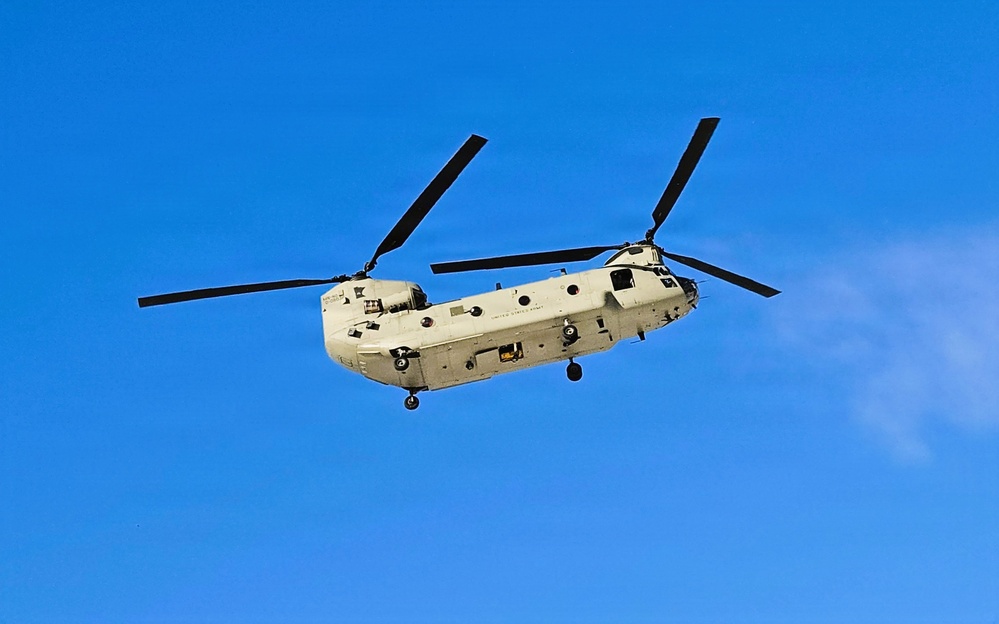 120th Field Artillery Soldiers conduct winter sling-load ops with Black Hawk, Chinook helicopters