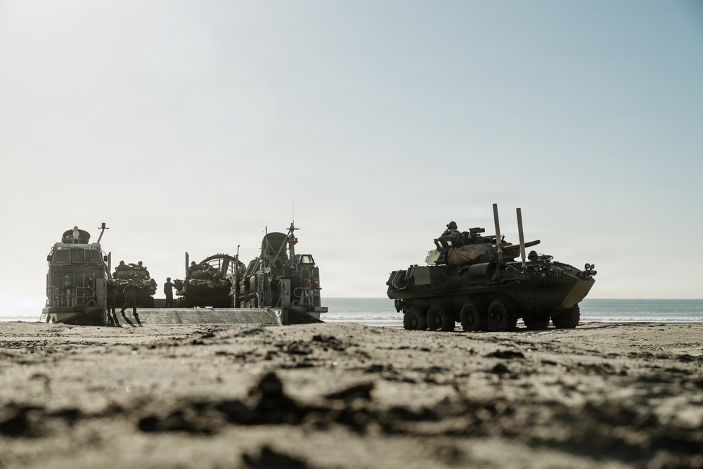 11th MEU Marines, Sailors conduct LCAC operations
