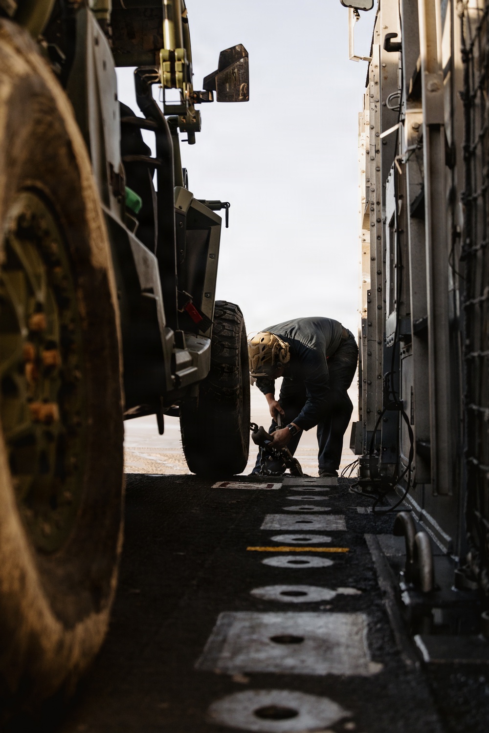11th MEU Marines, Sailors conduct LCAC operations