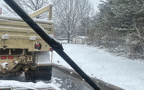 228th Theater Tactical Signal Brigade vehicle-recovery teams continue Winter Storm Gianna response