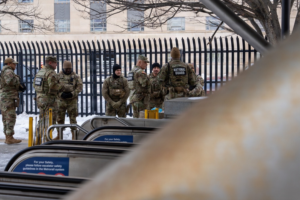 D.C. National Guard commander engages Soldiers, Airmen on D.C. Safe and Beautiful mission