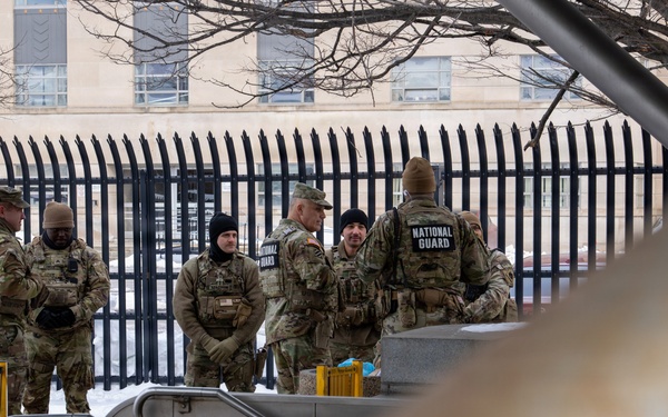 D.C. National Guard commander engages Soldiers, Airmen on D.C. Safe and Beautiful mission