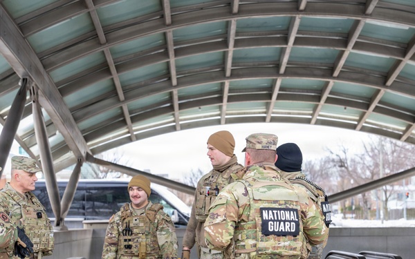 D.C. National Guard commander engages Soldiers, Airmen on D.C. Safe and Beautiful mission