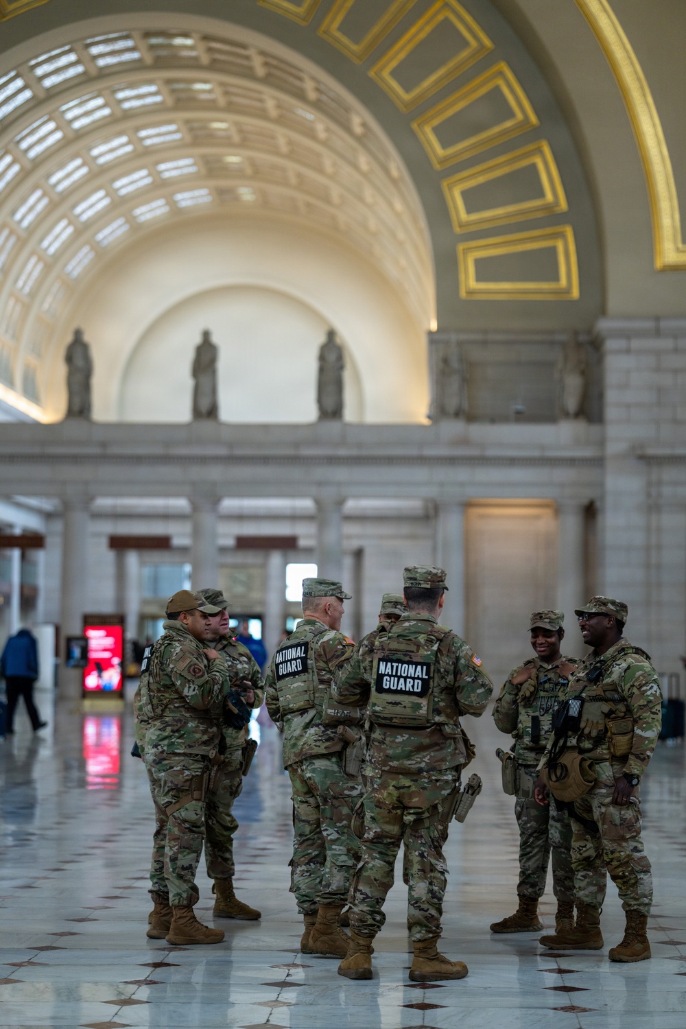 D.C. National Guard commander engages Soldiers, Airmen on D.C. Safe and Beautiful mission
