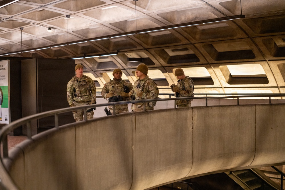 D.C. National Guard commander engages Soldiers, Airmen on D.C. Safe and Beautiful mission