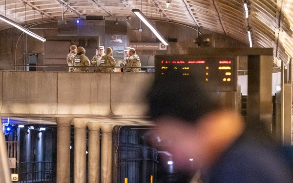 D.C. National Guard commander engages Soldiers, Airmen on D.C. Safe and Beautiful mission