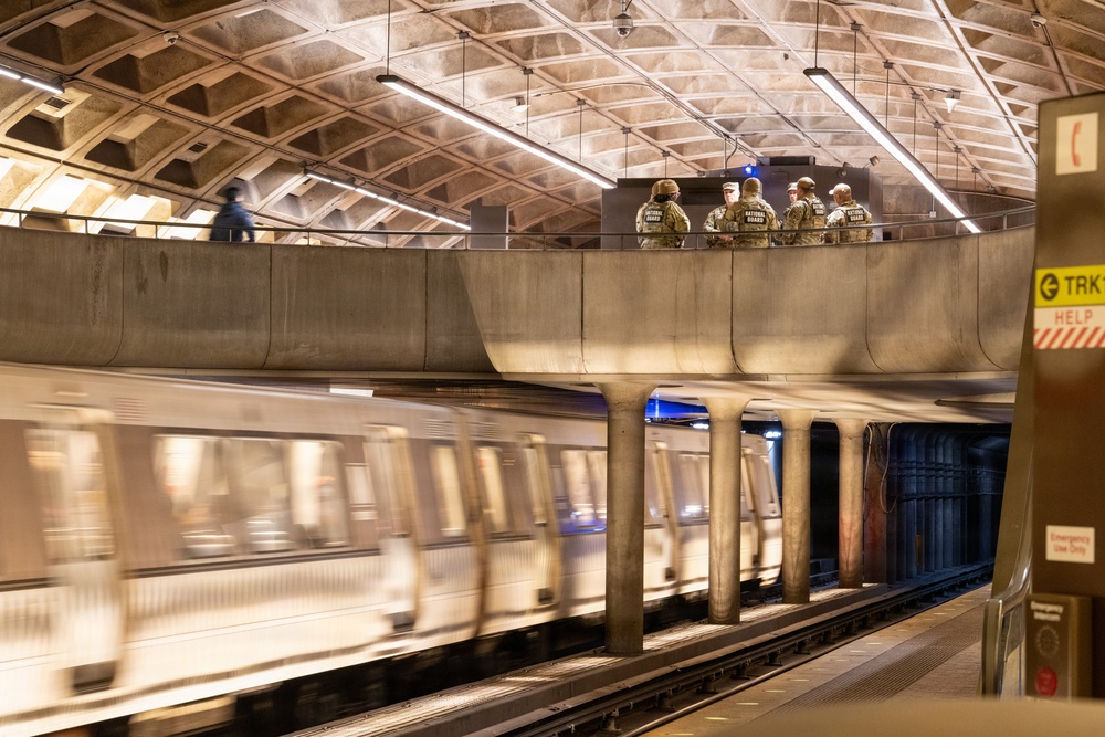 D.C. National Guard commander engages Soldiers, Airmen on D.C. Safe and Beautiful mission