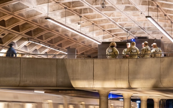 D.C. National Guard commander engages Soldiers, Airmen on D.C. Safe and Beautiful mission