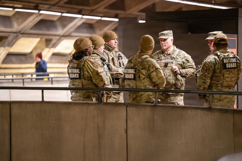 D.C. National Guard commander engages Soldiers, Airmen on D.C. Safe and Beautiful mission