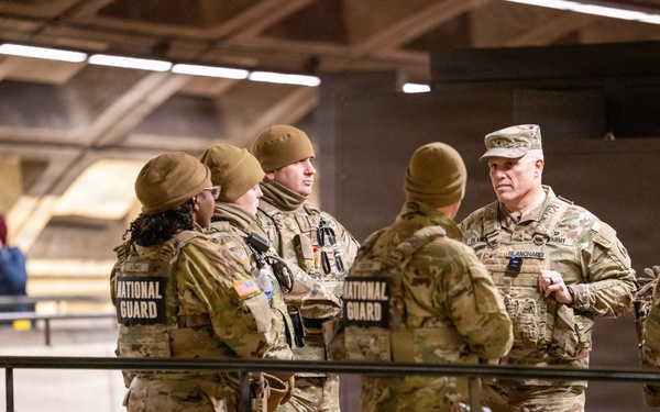 D.C. National Guard commander engages Soldiers, Airmen on D.C. Safe and Beautiful mission