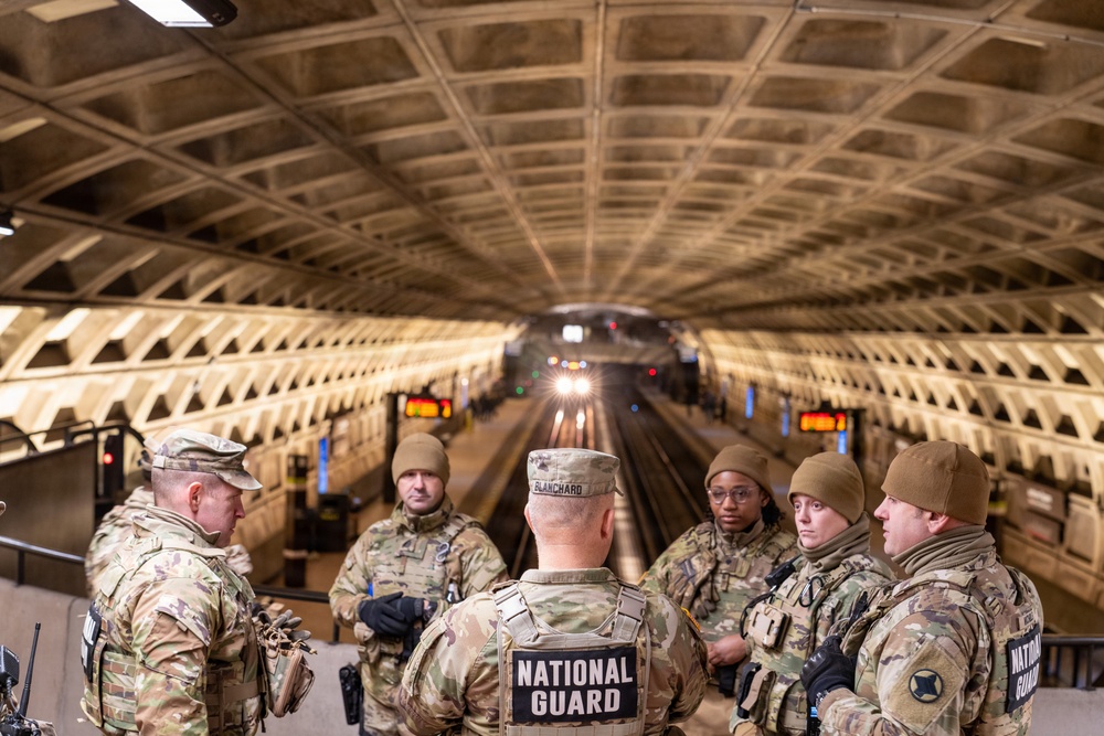 D.C. National Guard commander engages Soldiers, Airmen on D.C. Safe and Beautiful mission